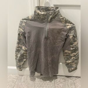 Camo long sleeve, high neck Men’s Small. Great for air soft, paint ball
